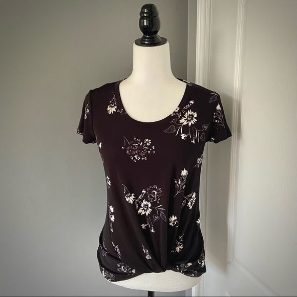 CANDIE’S Black/White Twist Front Top